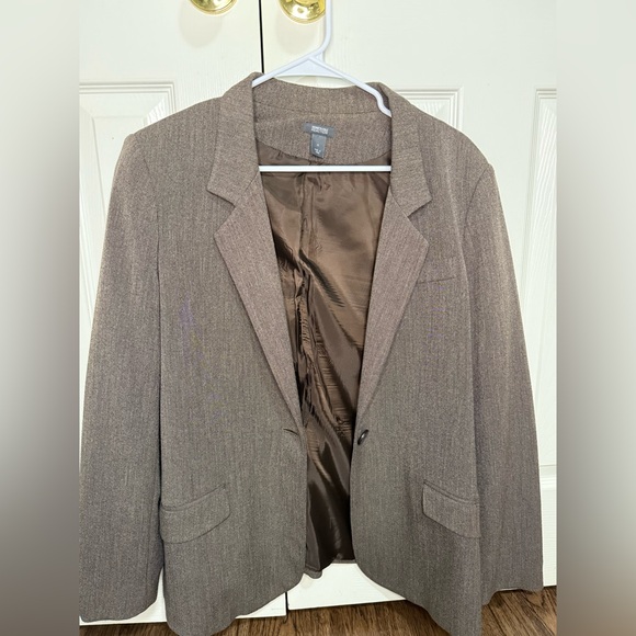 Kenneth Cole Reaction Jackets & Blazers - Kenneth Cole Reaction Taupe Blazer Women’s Size‎ 12 One-Button Workwear Jacket